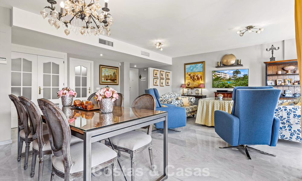 Zeer ruim duplex penthouse te koop op enkele stappen van alle voorzieningen in het centrum van San Pedro, Marbella 792708