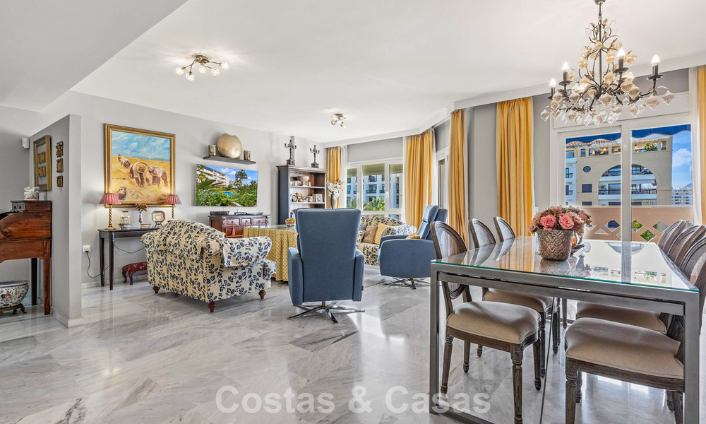 Zeer ruim duplex penthouse te koop op enkele stappen van alle voorzieningen in het centrum van San Pedro, Marbella 792709