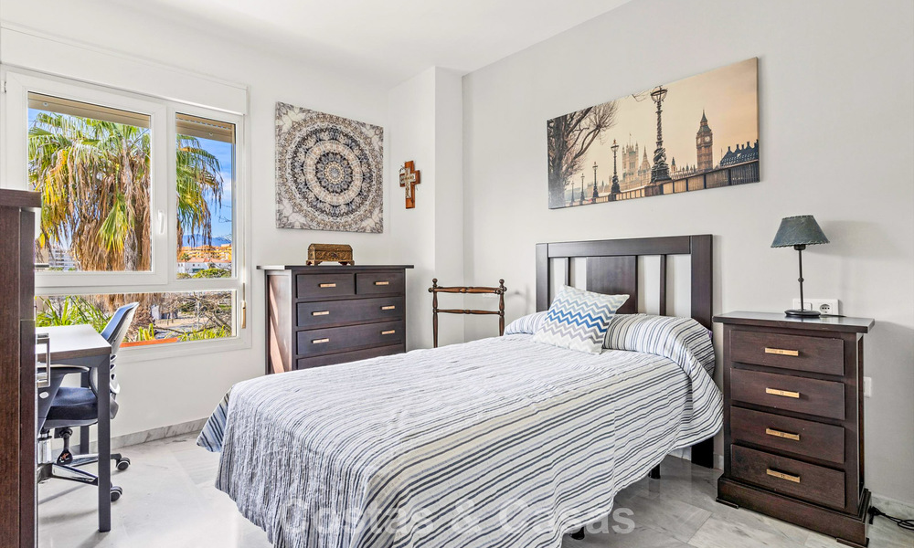 Zeer ruim duplex penthouse te koop op enkele stappen van alle voorzieningen in het centrum van San Pedro, Marbella 792717