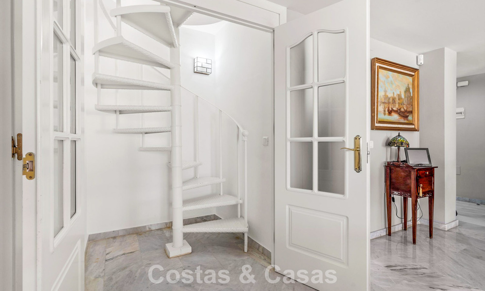 Zeer ruim duplex penthouse te koop op enkele stappen van alle voorzieningen in het centrum van San Pedro, Marbella 792724