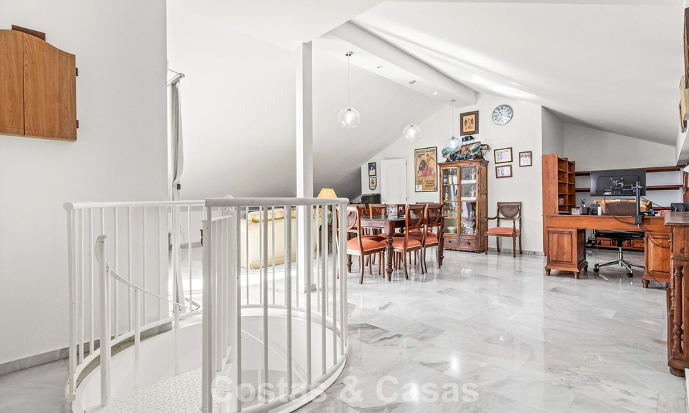 Zeer ruim duplex penthouse te koop op enkele stappen van alle voorzieningen in het centrum van San Pedro, Marbella 792726