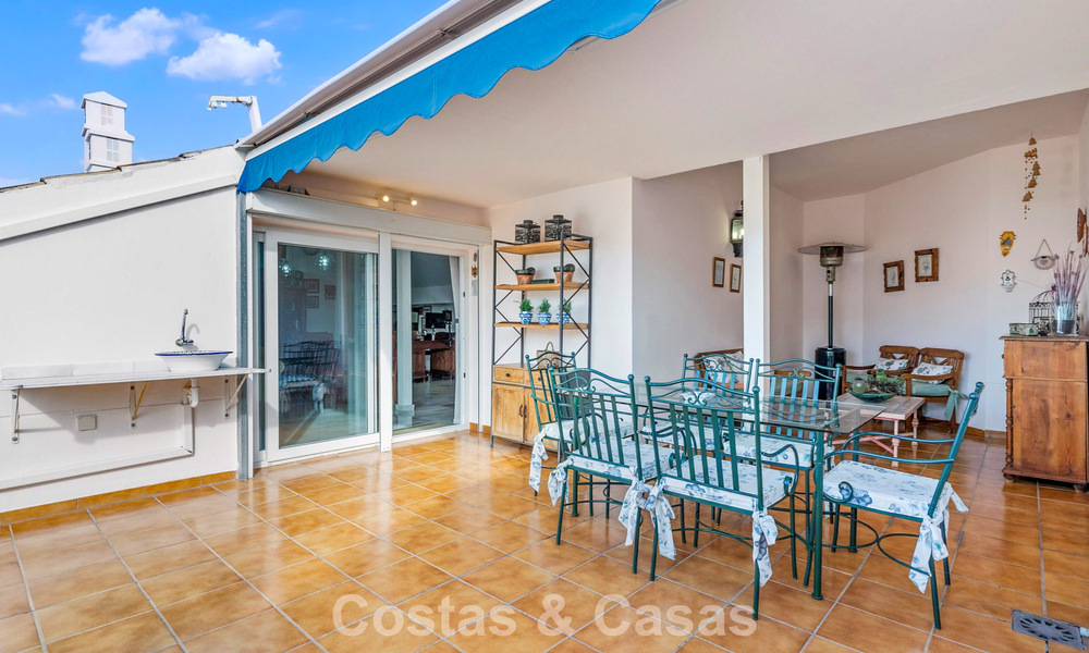 Zeer ruim duplex penthouse te koop op enkele stappen van alle voorzieningen in het centrum van San Pedro, Marbella 792729