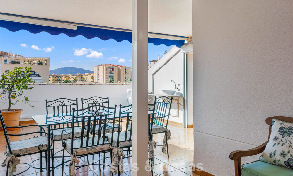 Zeer ruim duplex penthouse te koop op enkele stappen van alle voorzieningen in het centrum van San Pedro, Marbella 792731