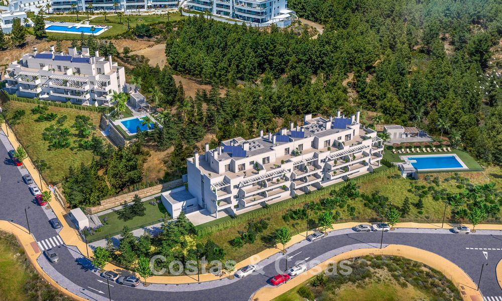 Nieuwe, hedendaagse appartementen met panoramisch zeezicht te koop in Mijas Costa, Mijas 792739