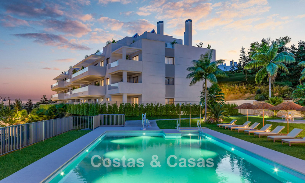 Nieuwe, hedendaagse appartementen met panoramisch zeezicht te koop in Mijas Costa, Mijas 792740