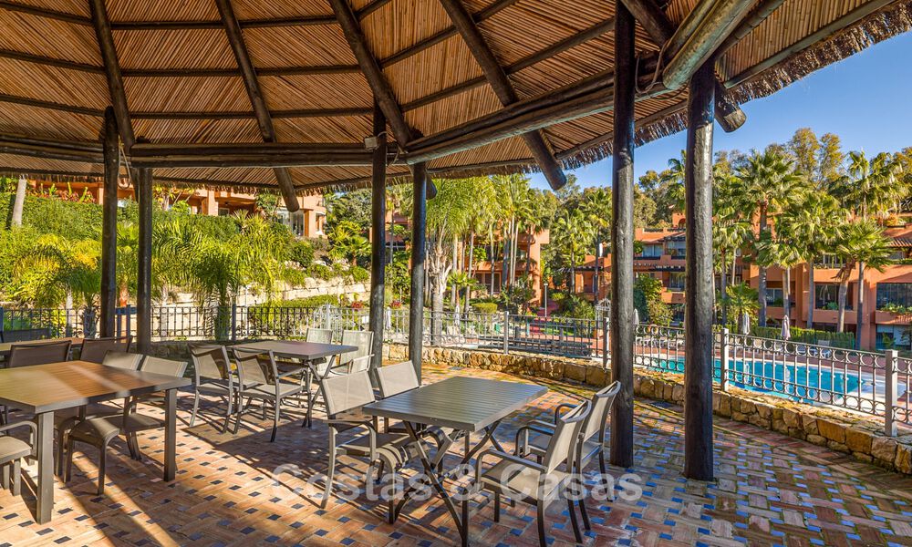 Schitterend, gelijkvloers appartement met 4 slaapkamers te koop in Nueva Andalucia, Marbella 792948