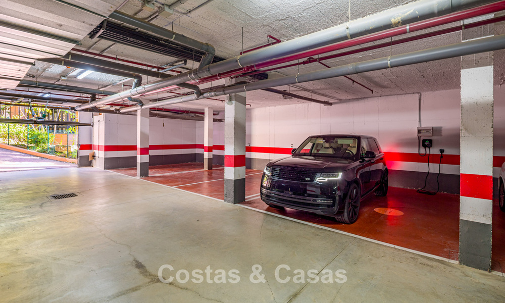 Schitterend, gelijkvloers appartement met 4 slaapkamers te koop in Nueva Andalucia, Marbella 792953