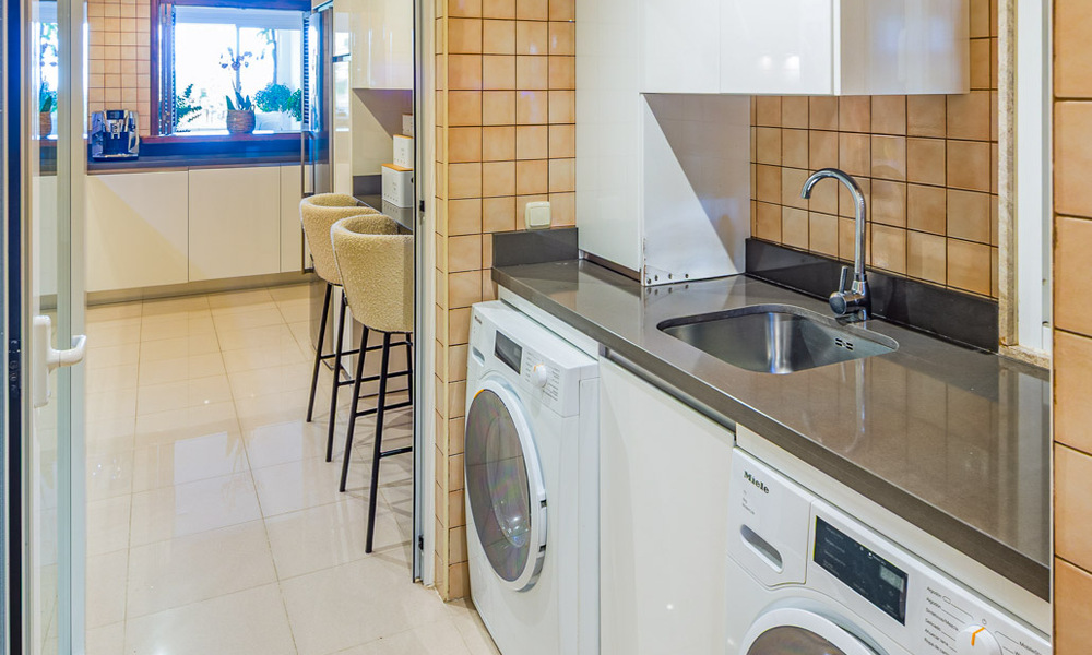 Schitterend, gelijkvloers appartement met 4 slaapkamers te koop in Nueva Andalucia, Marbella 792966