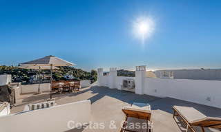 Prachtig gerenoveerd penthouse met ruim dakterras te koop in La Quinta golfresort, Benahavís - Marbella 792990 