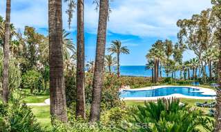 Ruim, eigentijds gerenoveerd herenhuis te koop in een eerstelijnsstrand complex tussen Marbella en Estepona 793065 