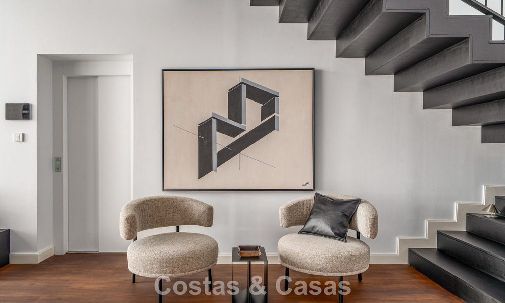 Moderne halfvrijstaande villa te koop met subliem zeezicht in een gated community van Sierra Blanca, Marbella’s Golden Mile 793036