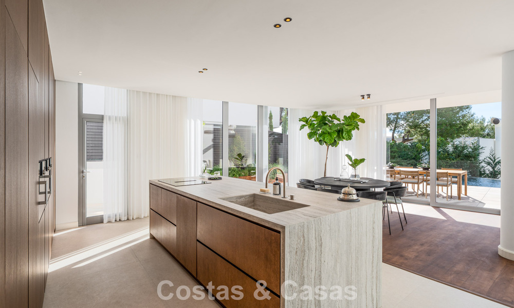 Moderne halfvrijstaande villa te koop met subliem zeezicht in een gated community van Sierra Blanca, Marbella’s Golden Mile 793039