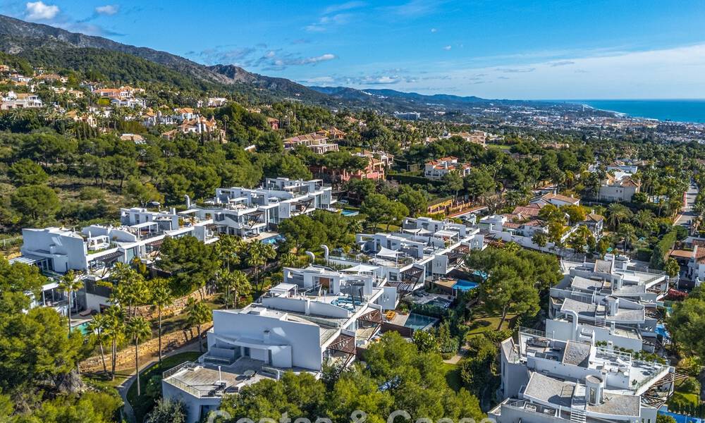 Moderne halfvrijstaande villa te koop met subliem zeezicht in een gated community van Sierra Blanca, Marbella’s Golden Mile 793040