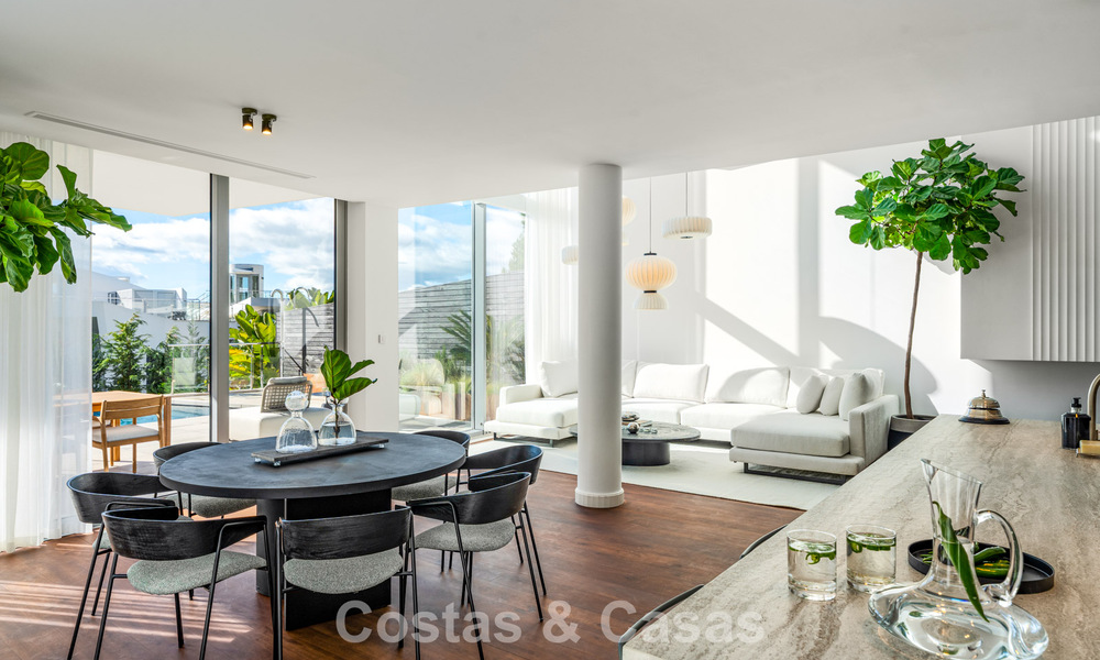 Moderne halfvrijstaande villa te koop met subliem zeezicht in een gated community van Sierra Blanca, Marbella’s Golden Mile 793043