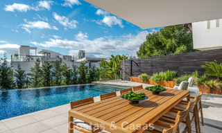 Moderne halfvrijstaande villa te koop met subliem zeezicht in een gated community van Sierra Blanca, Marbella’s Golden Mile 793044 