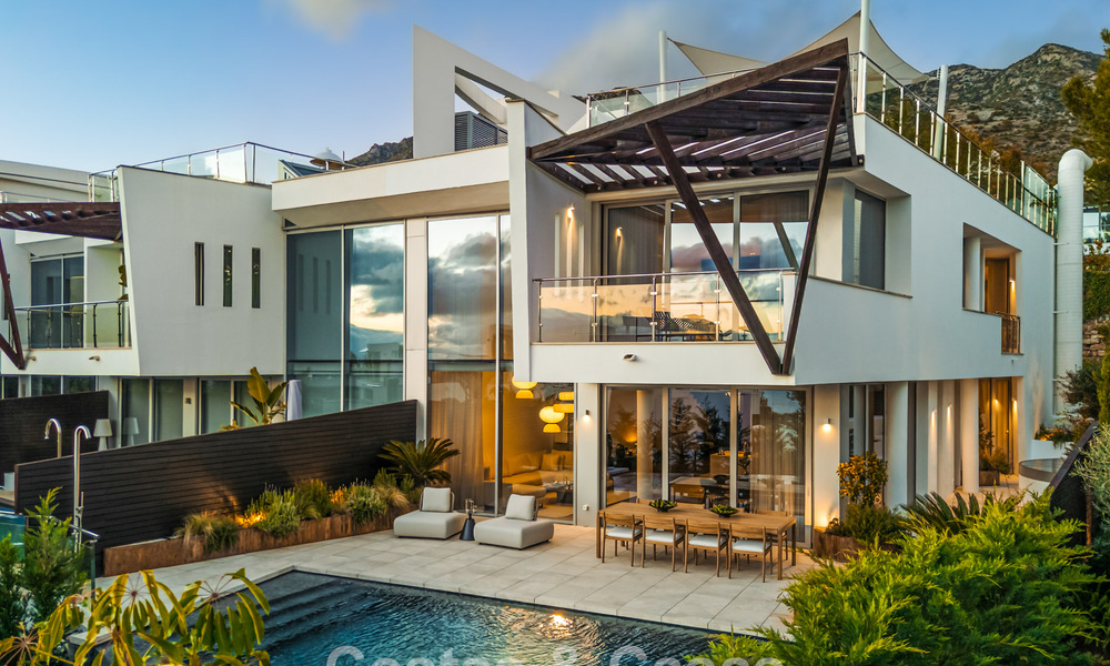 Moderne halfvrijstaande villa te koop met subliem zeezicht in een gated community van Sierra Blanca, Marbella’s Golden Mile 793052