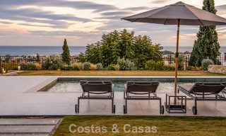 Instapklare, eigentijds-mediterrane villa met onverstoord, panoramisch zeezicht te koop in Benahavis - Marbella 793400 