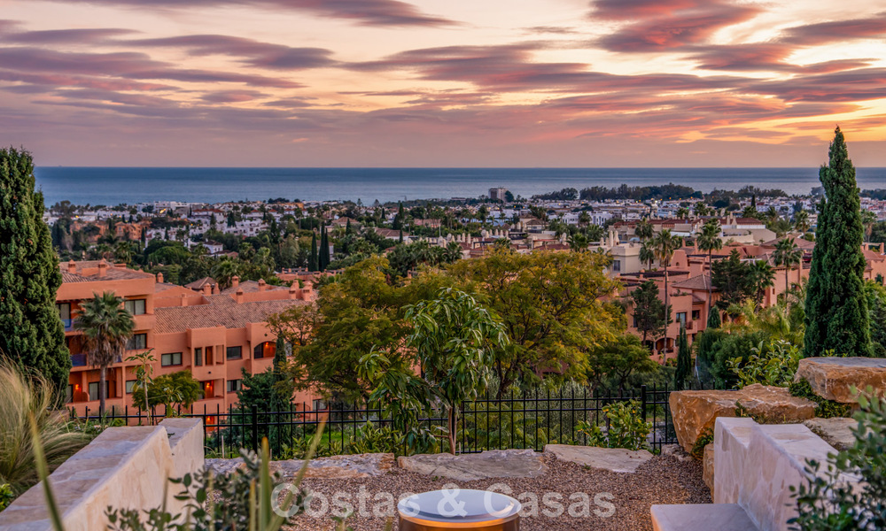 Instapklare, eigentijds-mediterrane villa met onverstoord, panoramisch zeezicht te koop in Benahavis - Marbella 793402