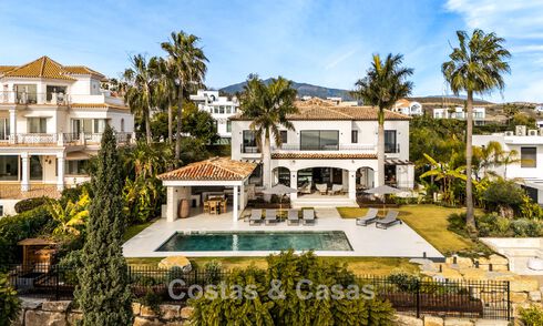 Instapklare, eigentijds-mediterrane villa met onverstoord, panoramisch zeezicht te koop in Benahavis - Marbella 793405