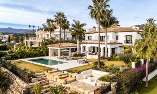 Instapklare, eigentijds-mediterrane villa met onverstoord, panoramisch zeezicht te koop in Benahavis - Marbella 793406 
