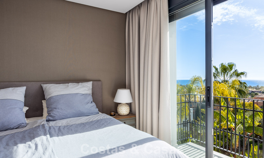 Instapklare, eigentijds-mediterrane villa met onverstoord, panoramisch zeezicht te koop in Benahavis - Marbella 793408