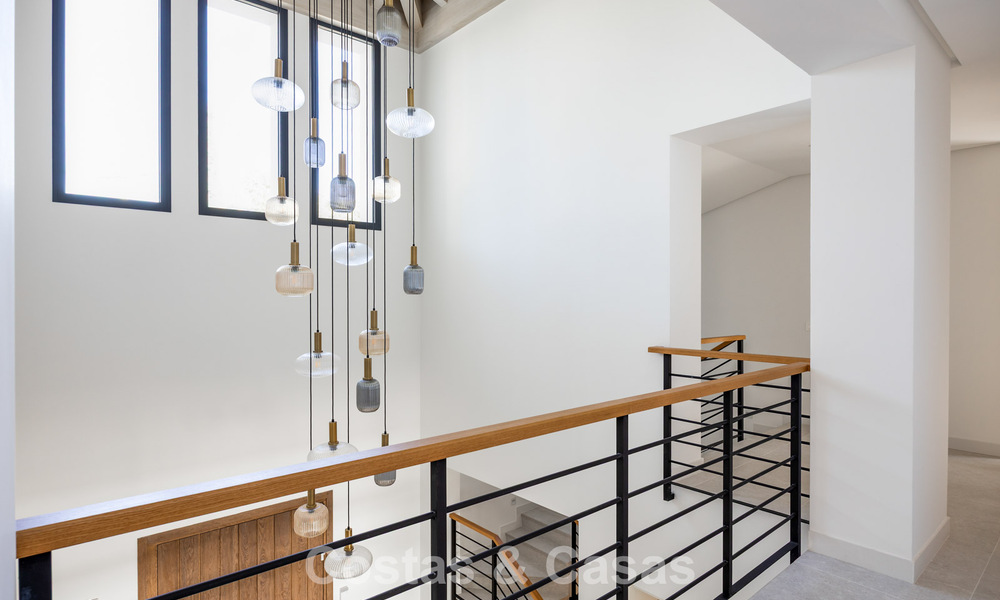 Instapklare, eigentijds-mediterrane villa met onverstoord, panoramisch zeezicht te koop in Benahavis - Marbella 793410