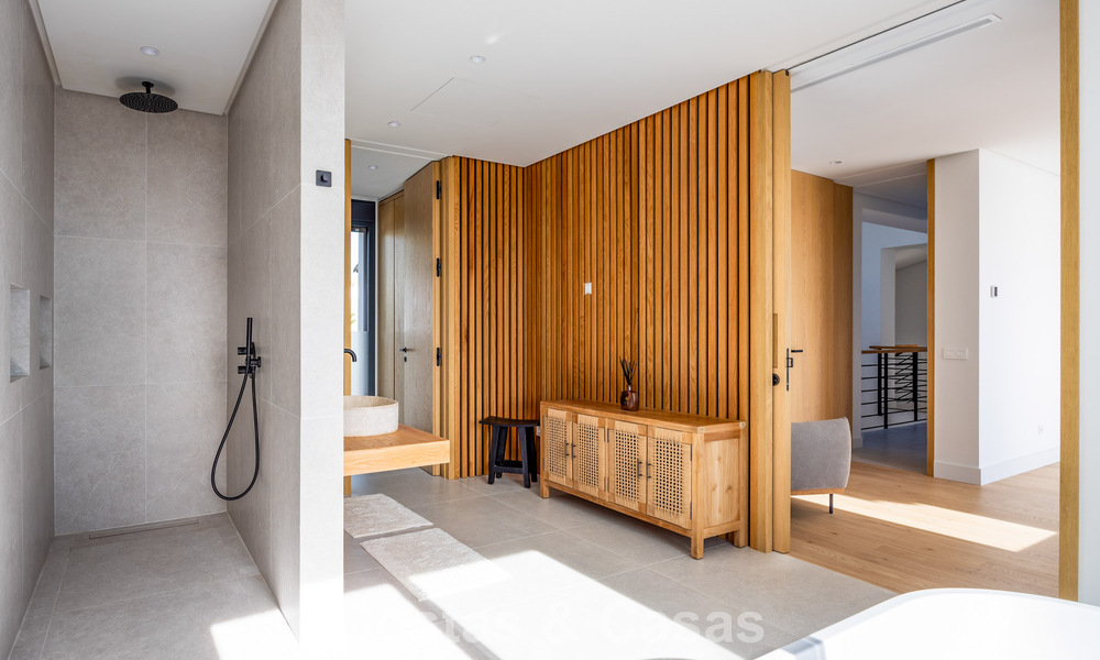 Instapklare, eigentijds-mediterrane villa met onverstoord, panoramisch zeezicht te koop in Benahavis - Marbella 793413