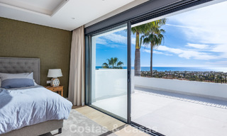 Instapklare, eigentijds-mediterrane villa met onverstoord, panoramisch zeezicht te koop in Benahavis - Marbella 793416 