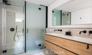 Instapklare, eigentijds-mediterrane villa met onverstoord, panoramisch zeezicht te koop in Benahavis - Marbella 793420 