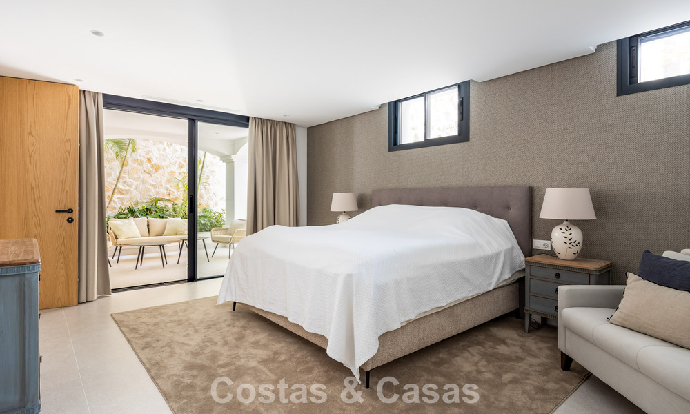 Instapklare, eigentijds-mediterrane villa met onverstoord, panoramisch zeezicht te koop in Benahavis - Marbella 793421