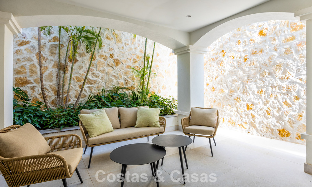 Instapklare, eigentijds-mediterrane villa met onverstoord, panoramisch zeezicht te koop in Benahavis - Marbella 793422