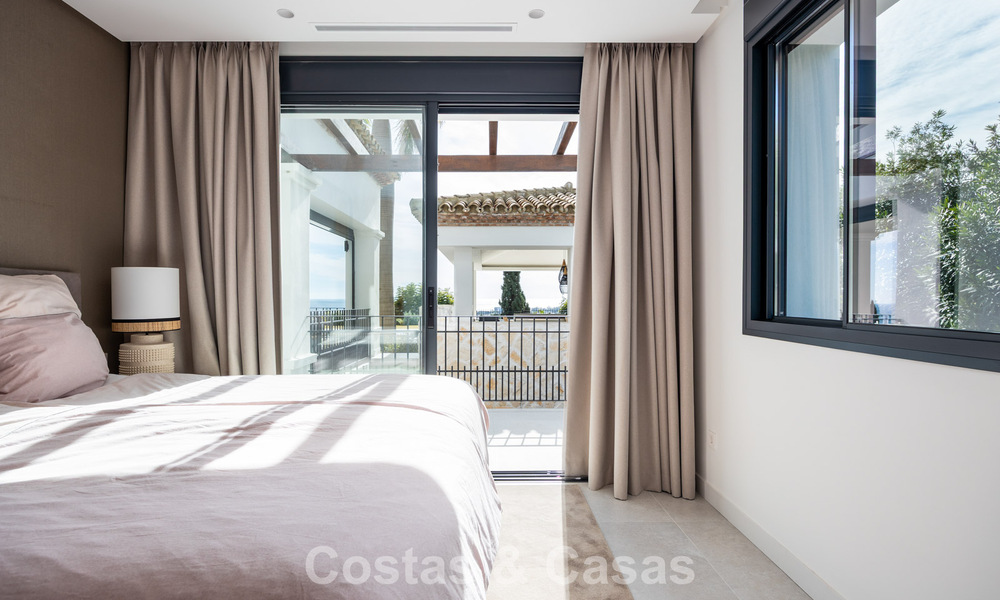 Instapklare, eigentijds-mediterrane villa met onverstoord, panoramisch zeezicht te koop in Benahavis - Marbella 793430