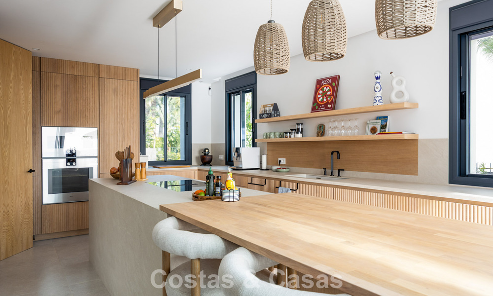 Instapklare, eigentijds-mediterrane villa met onverstoord, panoramisch zeezicht te koop in Benahavis - Marbella 793432