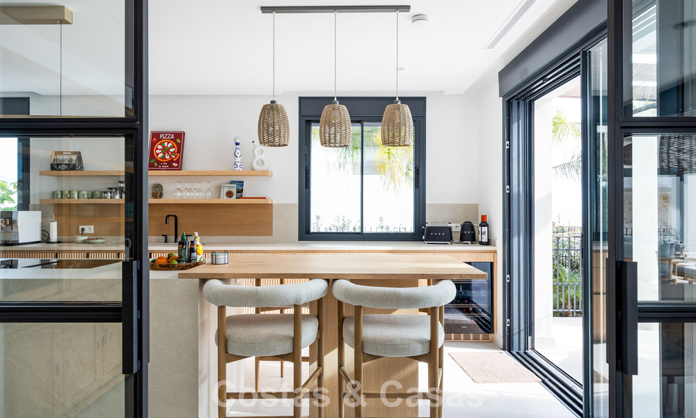 Instapklare, eigentijds-mediterrane villa met onverstoord, panoramisch zeezicht te koop in Benahavis - Marbella 793433