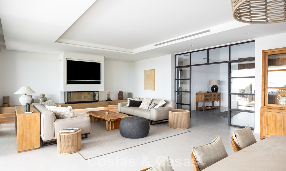 Instapklare, eigentijds-mediterrane villa met onverstoord, panoramisch zeezicht te koop in Benahavis - Marbella 793440