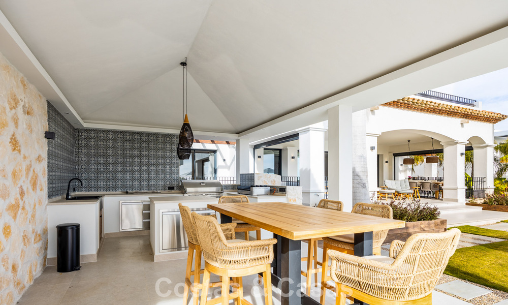 Instapklare, eigentijds-mediterrane villa met onverstoord, panoramisch zeezicht te koop in Benahavis - Marbella 793448