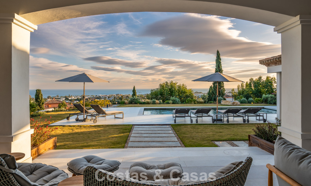 Instapklare, eigentijds-mediterrane villa met onverstoord, panoramisch zeezicht te koop in Benahavis - Marbella 793457