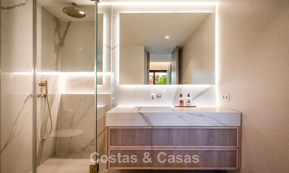 Exclusief, ruim tuinappartement met privézwembad te koop in Aloha, Nueva Andalucía, Marbella 793461