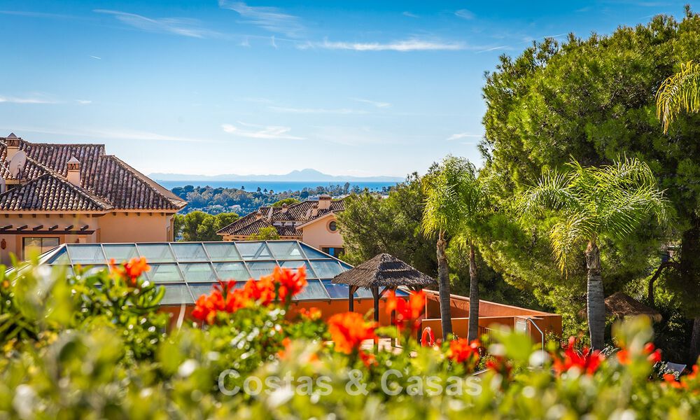 Exclusief, ruim tuinappartement met privézwembad te koop in Aloha, Nueva Andalucía, Marbella 793485