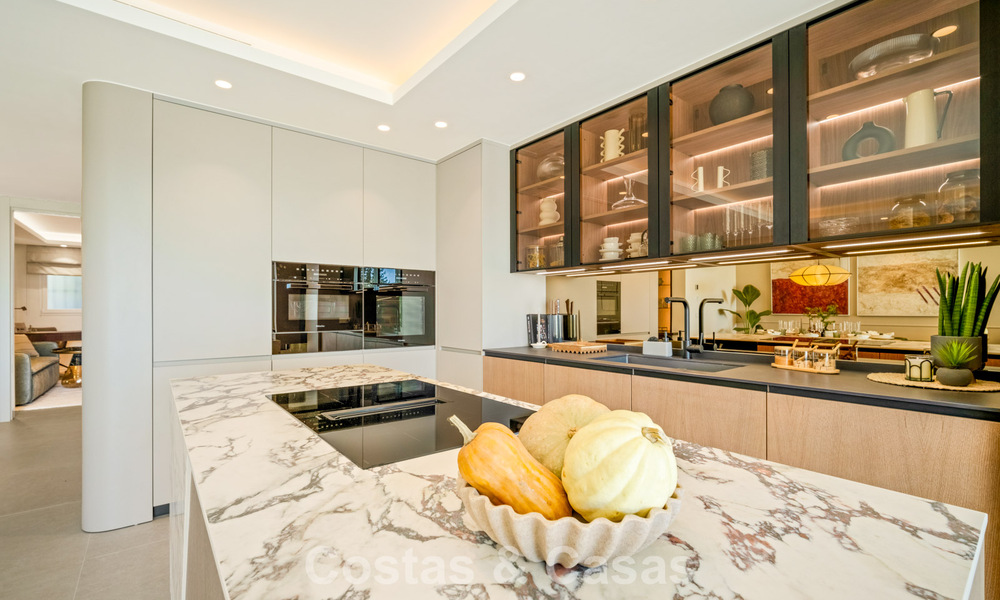 Instapklaar, eigentijds ingericht tuinappartement met 4 slaapkamers te koop op de Golden Mile van Marbella 793595