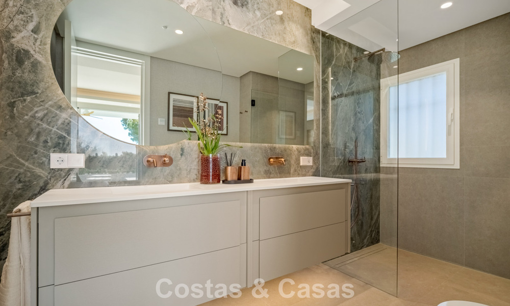 Instapklaar, eigentijds ingericht tuinappartement met 4 slaapkamers te koop op de Golden Mile van Marbella 793606