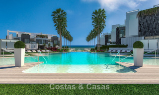 Instapklare, moderne, eerstelijnsstrand luxe rijwoning te koop met frontaal zeezicht, op wandelafstand van het centrum van Estepona 793208 