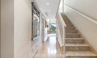 Prachtig rijhuis met panoramisch uitzicht te koop en ruime tuin in een gezochte gated golfurbanisatie in Benahavis - Marbella 793678 