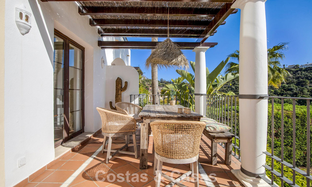 Prachtig rijhuis met panoramisch uitzicht te koop en ruime tuin in een gezochte gated golfurbanisatie in Benahavis - Marbella 793687
