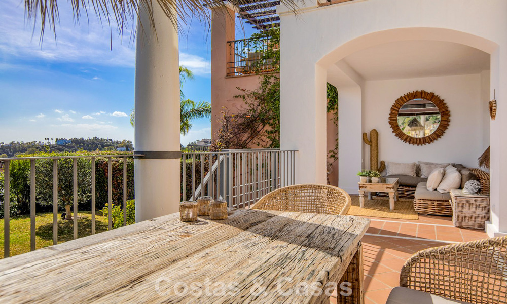 Prachtig rijhuis met panoramisch uitzicht te koop en ruime tuin in een gezochte gated golfurbanisatie in Benahavis - Marbella 793693