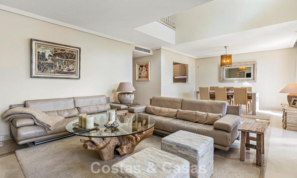 Prachtig rijhuis met panoramisch uitzicht te koop en ruime tuin in een gezochte gated golfurbanisatie in Benahavis - Marbella 793694