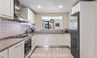 Prachtig rijhuis met panoramisch uitzicht te koop en ruime tuin in een gezochte gated golfurbanisatie in Benahavis - Marbella 793697 