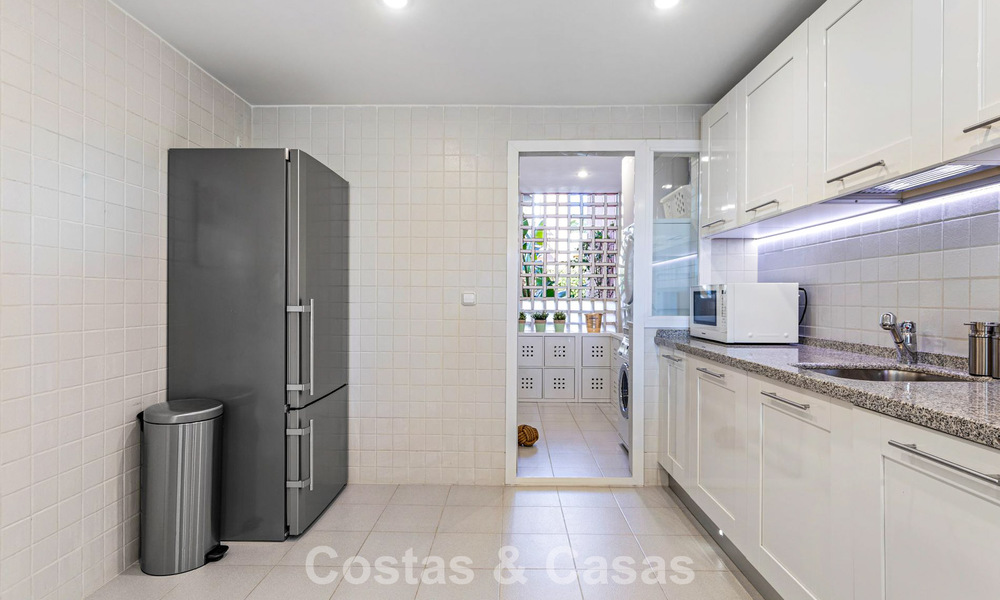 Prachtig rijhuis met panoramisch uitzicht te koop en ruime tuin in een gezochte gated golfurbanisatie in Benahavis - Marbella 793699