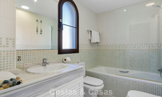 Prachtig rijhuis met panoramisch uitzicht te koop en ruime tuin in een gezochte gated golfurbanisatie in Benahavis - Marbella 793709 