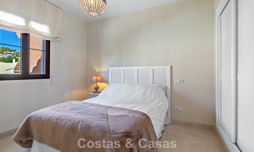 Prachtig rijhuis met panoramisch uitzicht te koop en ruime tuin in een gezochte gated golfurbanisatie in Benahavis - Marbella 793710